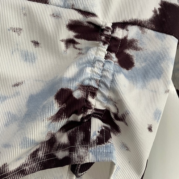 Cider Ruched Pattern Crop Top - Picture 3 of 5